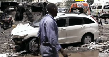 هشاشة القارة الأفريقية أمام أزمات المناخ.. فيضانات قاتلة تغرق كينيا.. مقتل ما لا يقل عن 23 شخصا بسبب الأمطار الغزيرة في نيروبي.. تضرر كبير في البنية التحتية.. الخطوط الجوية الكينية تحول مسار الرحلات إ