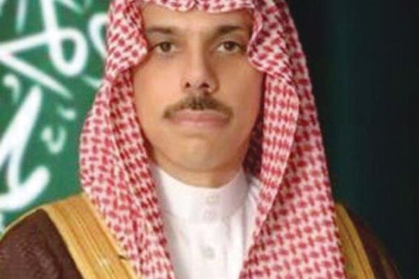 ابن فرحان يبحث مع عراقجي التطورات الإقليمية ويصل إلى أنقرة