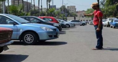 الداخلية تكشف تفاصيل اتهام سيدة لمنادى سيارات بطلب أموال دون وجه حق