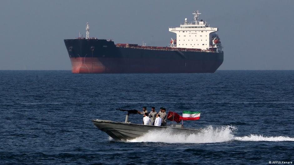 مضيق هرمزـ شريان النفط والغاز الاستراتيجي من الخليج إلى العالم