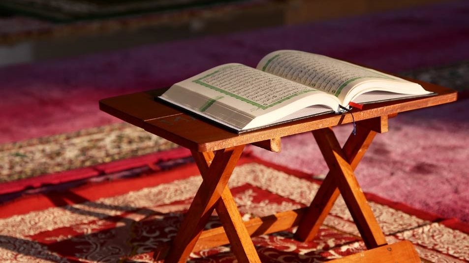 عظِّم كتاب الله.. الأزهر للفتوى يقدم 13 أدبًا في التعامل مع المصحف