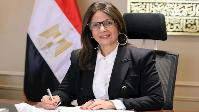 وزيرة الثقافة: رمزي يسى قدم صورة مشرفة للفن المصري