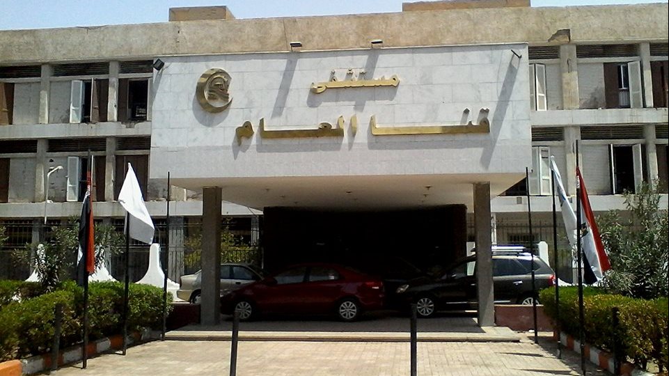 معركة نسائية.. إصابة سيدتين وطفلة خلال مشاجرة بالطوب في قنا