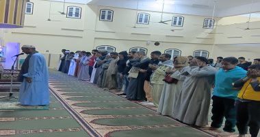 صلاة التراويح بالمسجد العتيق بالدكة بنصر النوبة