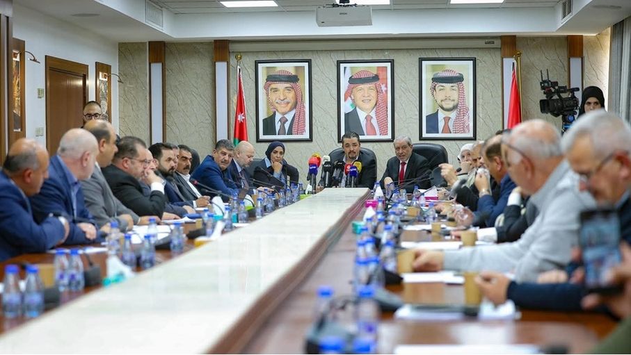 "العمل النيابية" تبحث مع النقابات العمالية "معدّل الضمان الاجتماعي"