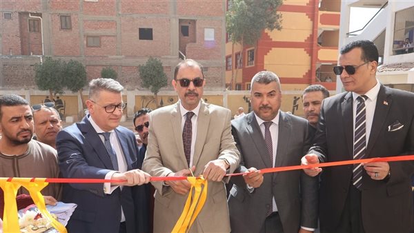 محافظ سوهاج يفتتح مدرستي دار السلام الابتدائية والإعدادية بعد تطويرهما (صور)