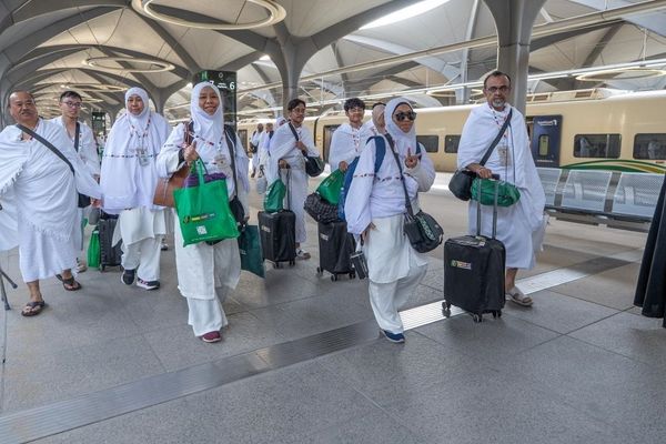 قطار الحرمين السريع ينقل أكثر من 800 ألف راكب منذ إطلاق موسم حج 1447هـ