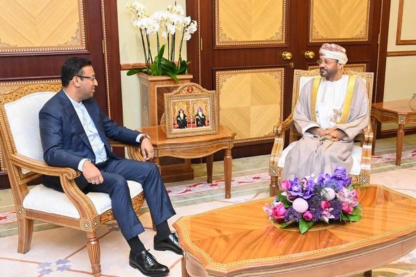 جلالة السُّلطان يتلقّى رسالة خطية من رئيس الوزراء البنجلاديشي