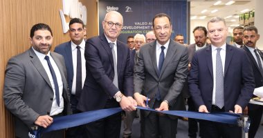 وزير الاتصالات يفتتح مركز تطوير الذكاء الاصطناعي لشركة فاليو بالقرية الذكية