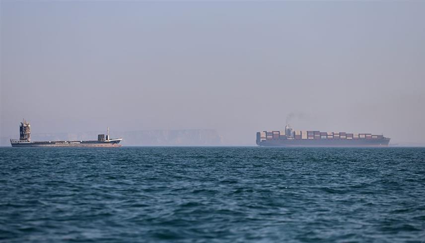 ترامب والجيش الأمريكي: مضيق هرمز "مفتوح بالكامل"