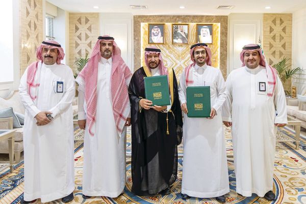 أمين القصيم يوقع «تعزيز التحول الرقمي في بريدة»