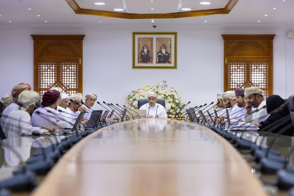 بلدي شمال الباطنة يناقش المشروعات المرتبطة بالبنية الأساسية والخدمات العامة بولايات المحافظة