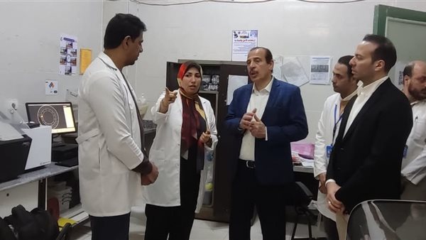 نائب وزير الصحة يتفقد المنشآت الطبية بالبحيرة ويوصي بصرف مكافآت للمتميزين