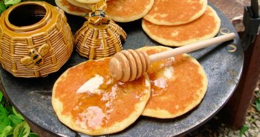 سحور 24 رمضان.. طريقة عمل بان كيك بالمربى والعسل