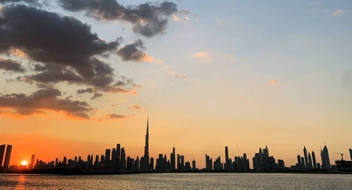 الإمارات.. طقس الغد صحو إلى غائم جزئياً ورطب ليلاً