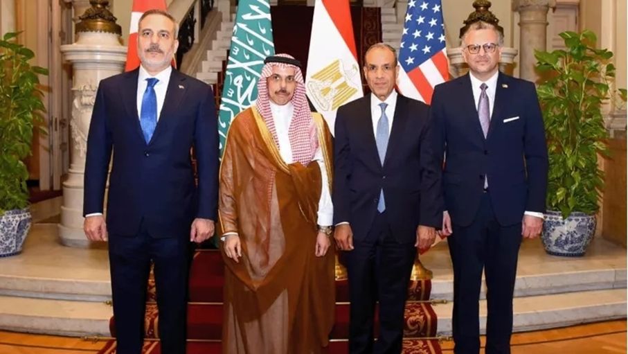 اجتماع رباعي بالقاهرة يناقش الأزمات الإقليمية بينها الملف الإيراني