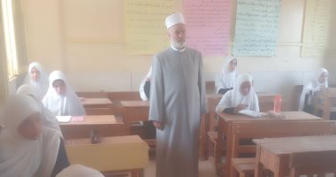 رئيس منطقة سوهاج الأزهرية يتفقد امتحانات الابتدائية والإعدادية بالمراغة