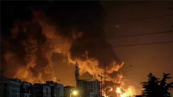 التلفزيون الإيراني: الهجمات الأمريكية استهدفت قشم وسيريك وجاسك والتقارير تشير إلى عودة الهدوء