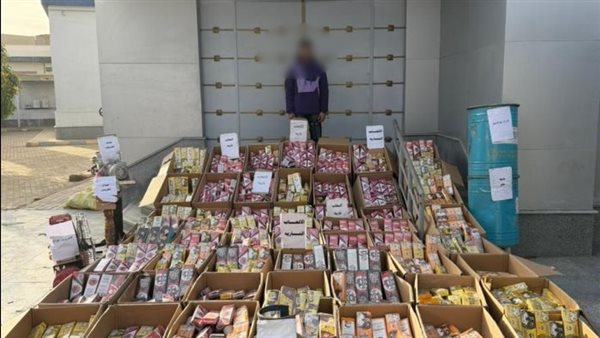 ضبط عامل بالفيوم بحوزته أكثر من مليون قطعة ألعاب نارية