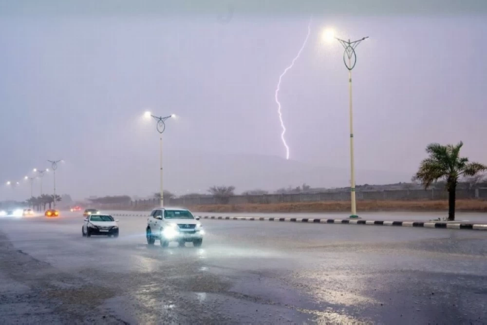 8 إنذارات حمراء و6 تنبيهات برتقالية عن أمطار ورياح في المناطق