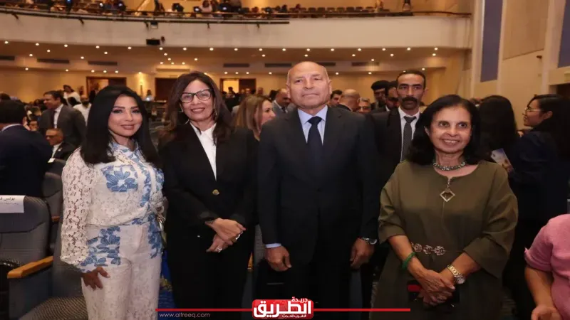 وزيرة الثقافة تشارك في احتفال دخول العائلة المقدسة إلى أرض مصر بالكاتدرائية المرقسية