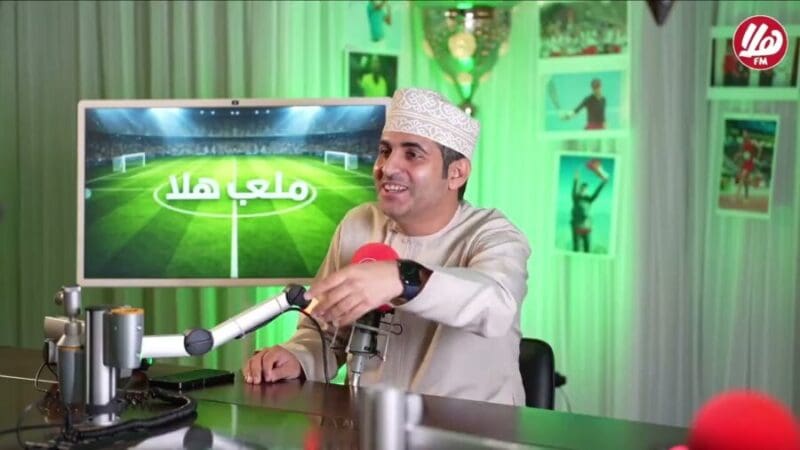 من جامعة السلطان إلى العالمية.. رحلة الإعلامي حسن الأحمد في ملعب هلا