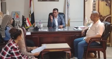 رئيس مدينة أرمنت يلتقى المواطنين ويتابع تسريع ملفات التصالح