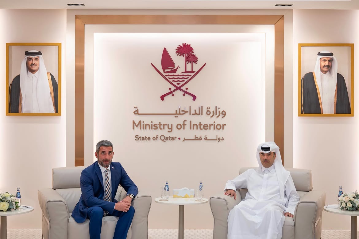 ‫  وكيل وزارة الداخلية يلتقي سفير جورجيا والقائم بالأعمال الأمريكي لاستعراض التعاون الأمني