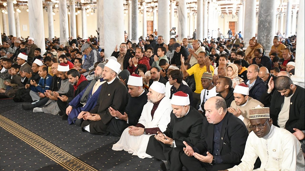 هل أحصل على ثواب صلاة الجمعة حال إدراك الإمام في التشهد الأخير؟