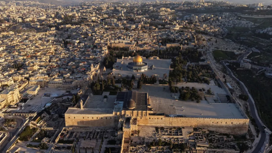محافظة القدس: 7244 اقتحامًا للأقصى وارتفاع الانتهاكات الميدانية