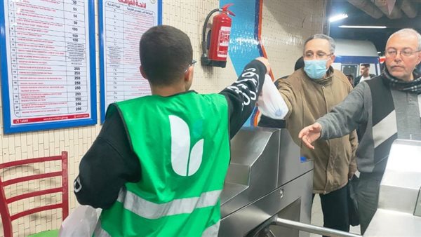 مترو الأنفاق يوزع 60 ألف وجبة خفيفة لإفطار الصائم في محطاته