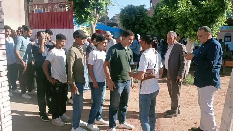 انتظام امتحان اللغة الإنجليزية في أسيوط وسط إجراءات مشددة