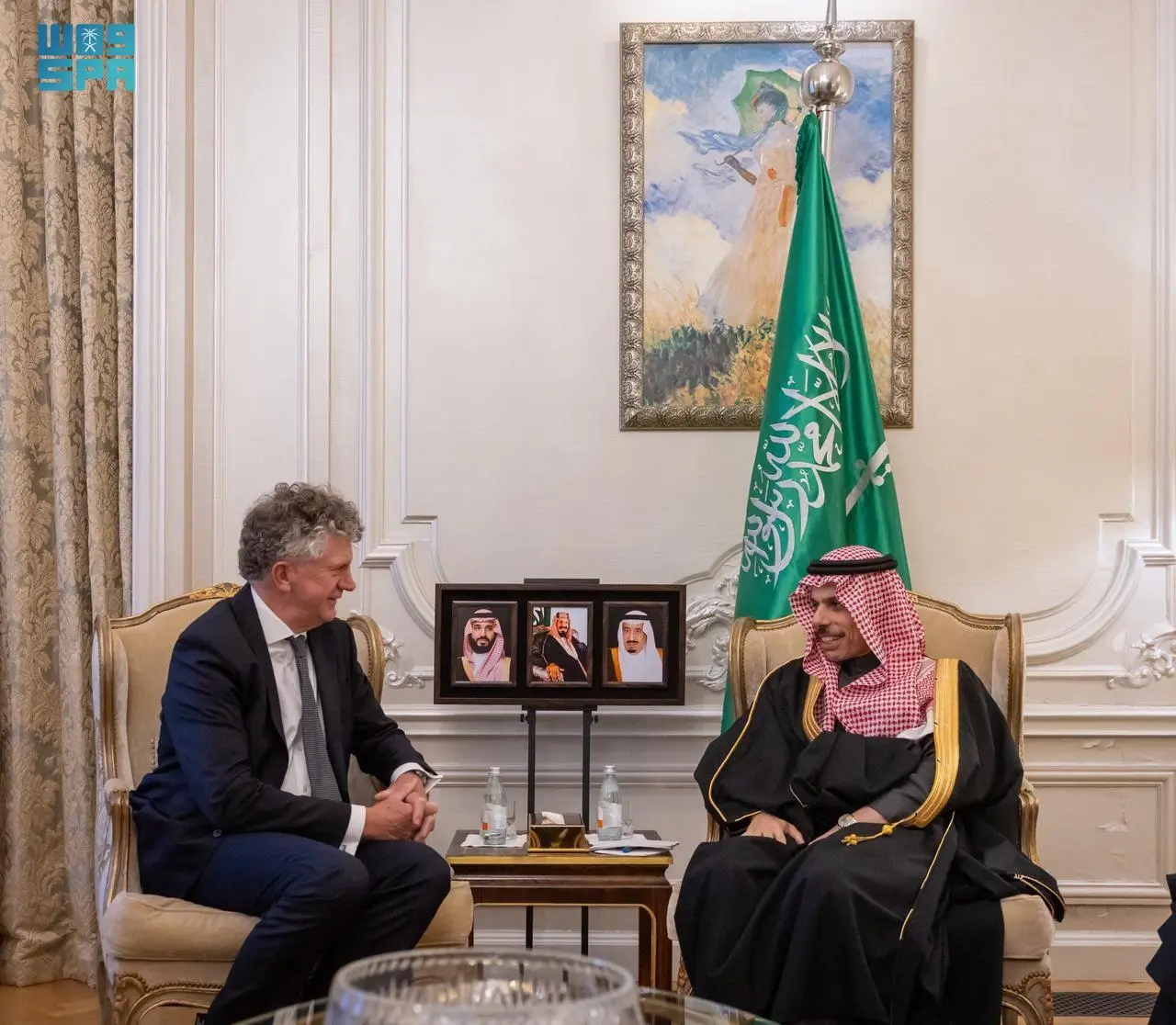 فيصل بن فرحان يلتقي مستشار الأمن القومي البريطاني ...
