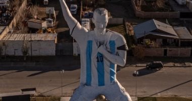 تمثال لـ ميسى يزن 70 طنا يظهر فى الأرجنتين وسط حماس كأس العالم