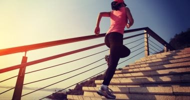 هل تشعر بضيق التنفس عند صعود الدرج؟.. فحوصات قد تكشف خطر النوبات القلبية