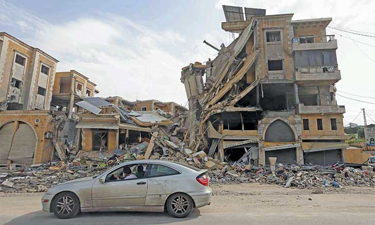 لبنان: عشرات آلاف النازحين يعودون إلى الجنوب… وعون: مستعد للذهاب لأي مكان لإنقاذ البلد