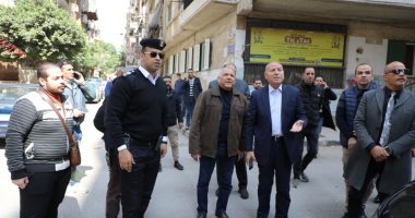 ​محافظ القاهرة يتابع إزالة 8 أدوار مخالفة بالزيتون ويحيل القائمين عليها للنيابة