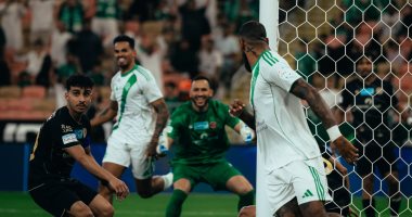 الأهلي يواصل ملاحقة النصر والهلال بفوز كبير على ضمك