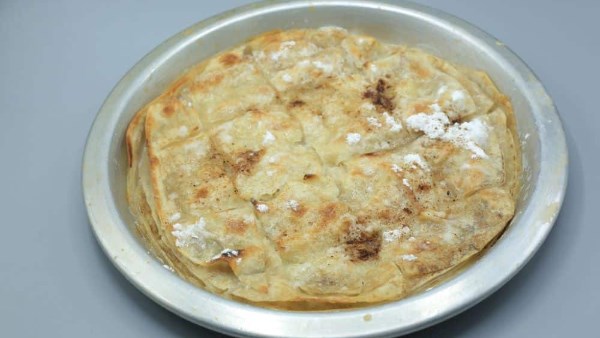 حلويات العيد.. طريقة عمل الرقاق بالسكر في المنزل