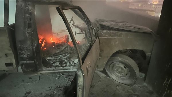 تفحم سيارة ربع نقل التهمتها النيران داخل جراج بالعتبة (صور)