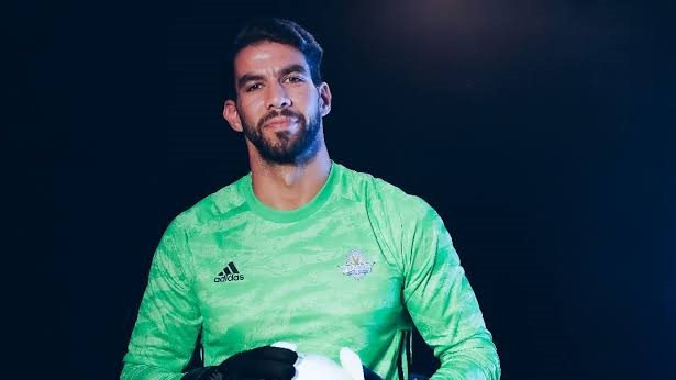 شريف إكرامي يدعم محمد هاني: البطولة لا تُقيَّم بلقطة واحدة بل بمشوار كامل