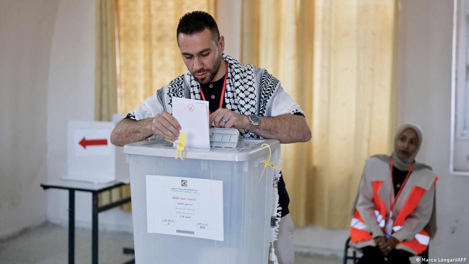الانتخابات الفلسطينية المحلية استفتاء على شعبية السلطة؟