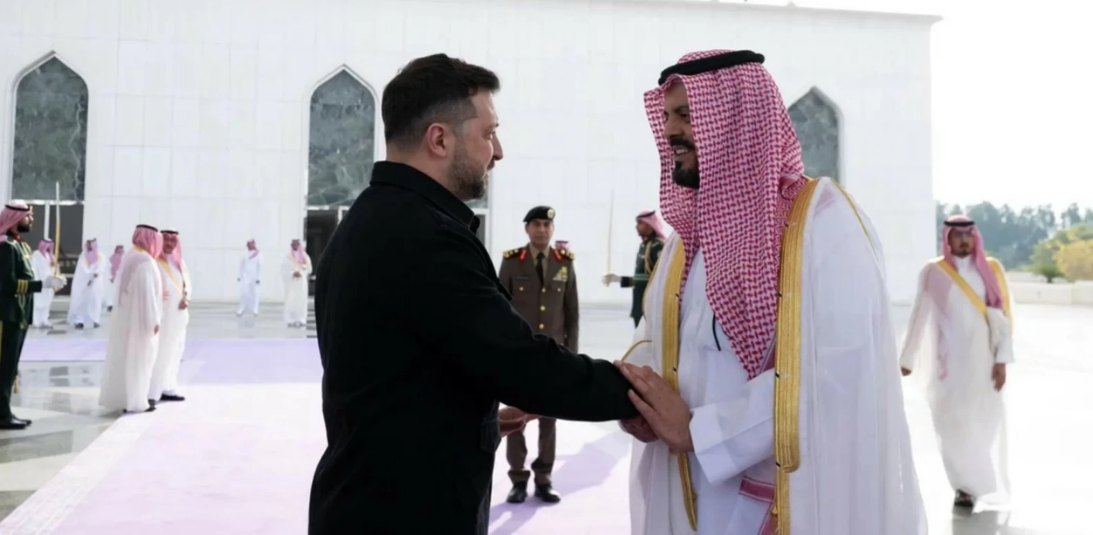 رئيس جمهورية أوكرانيا يغادر جدة