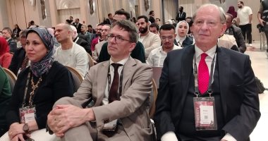 أستاذ قلب: استخدام البالونات الدوائية لتوسيع شرايين القلب بديلا للدعامات المعدن