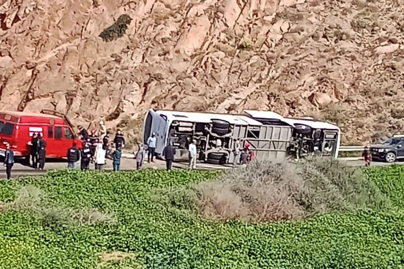 وفاة أربعة عناصر من الأمن الوطني وإصابة 26 آخرين في انقلاب حافلة أثناء مهمة نظامية