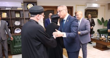 محافظ الجيزة يتلقى تهنئة وفود الكنائس بمناسبة عيد الأضحى المبارك