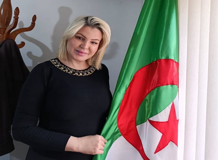 بسبب منشور على فيسبوك.. محامية جزائرية سابقة تواجه 5 سنوات سجنا بتهمة المساس برموز الجمهورية