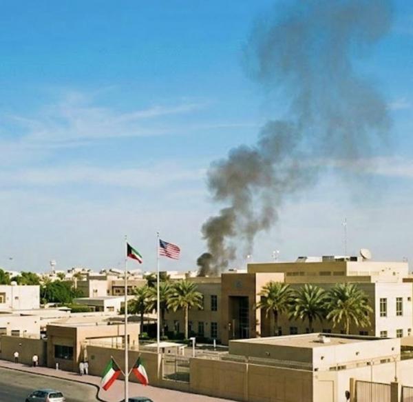 تصعيد يهدد السفارة الأمريكية بالكويت .. دخان كثيف وانفجارات لليوم الثالث