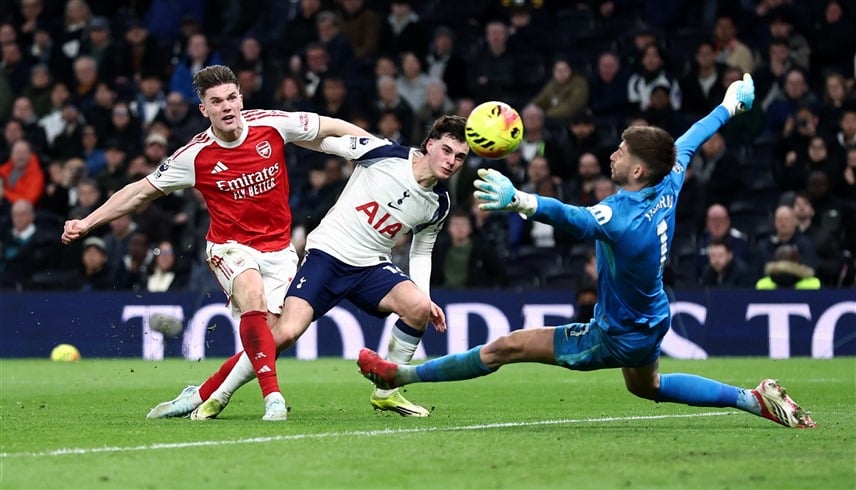 آرسنال يسحق توتنهام ويوسع الفارق مع السيتي إلى 5 نقاط