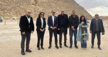 منصات حضارية لباعة الهدايا التذكارية بالأهرامات.. محافظ الجيزة: توفير بيئة عمل منظمة للبائعين.. تحسين جودة الخدمات.. ويؤكد: ما تحقق من تطوير معجزة حقيقية.. وهدفنا أن يستمتع كل زائر بتجربة سياحية متكام